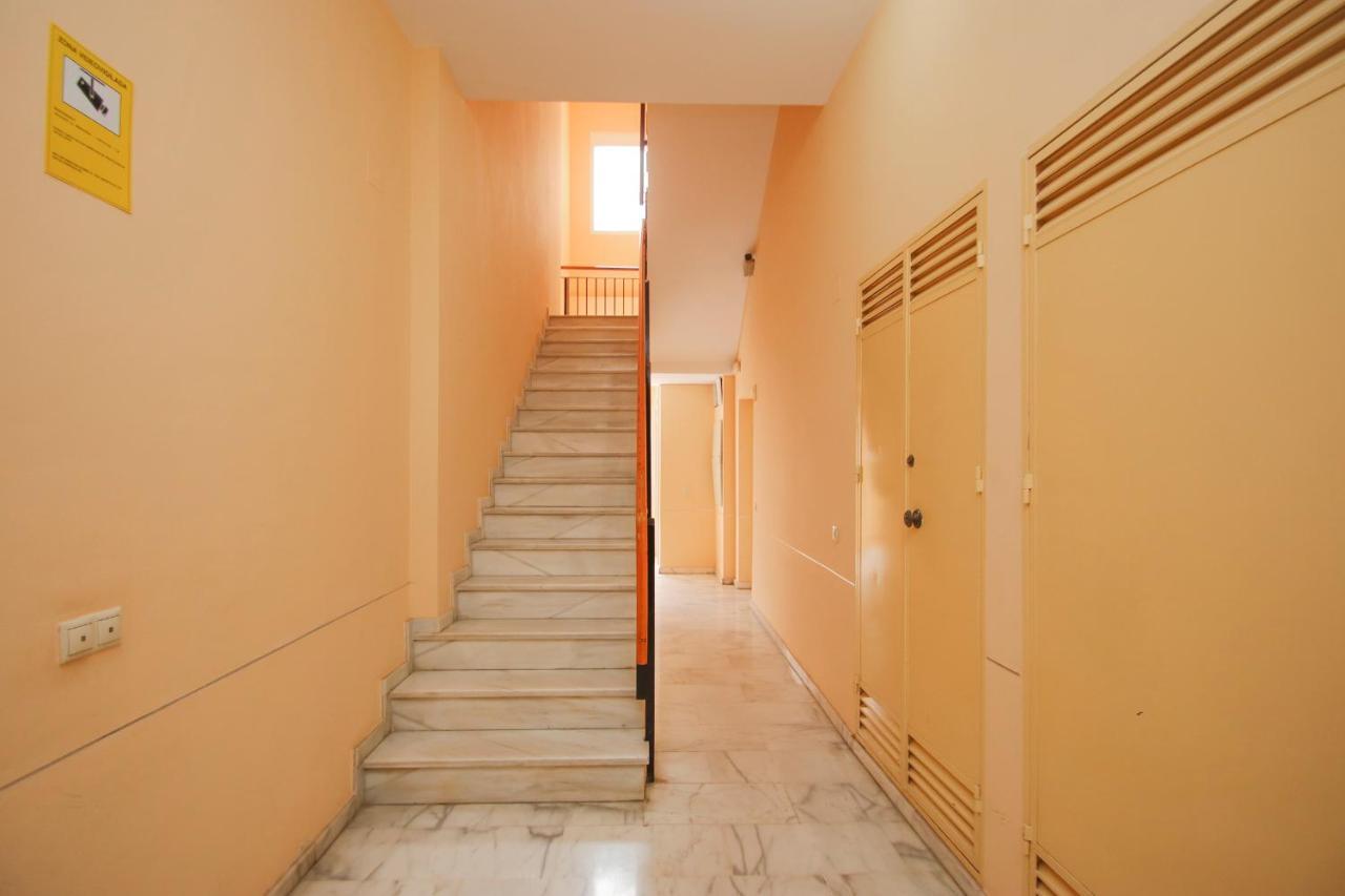 Modern Apt - Luxe Queen Bed - Walk To Isla Magica Sevilha Exterior foto